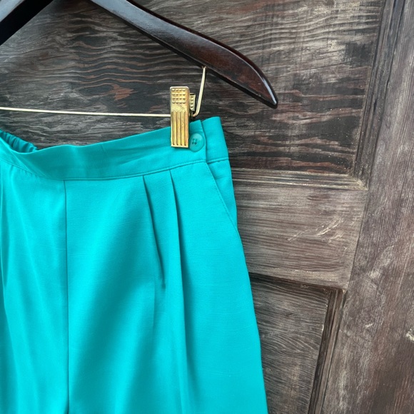 Lucia Vintage 90s Front-Pleated High-Waisted Shorts, Turquoise | 12 - Picture 3 of 8